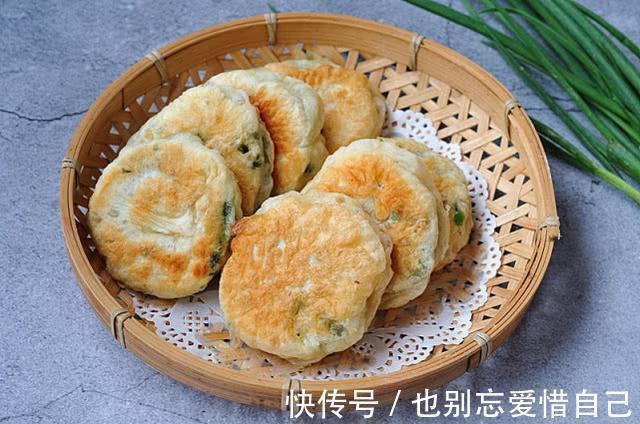 不揉面，不擀皮，早餐饼如此做特省事，蓬松柔软，比油条更好吃！