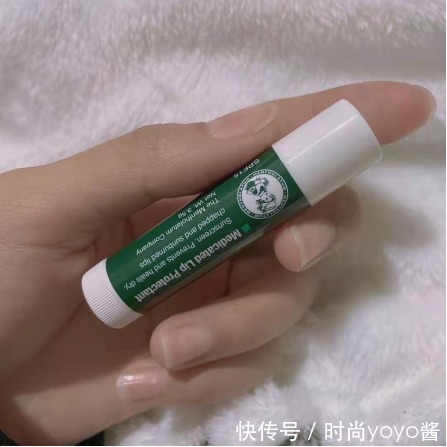 孕期明星榜润唇膏大盘点！理肤泉修复力强，曼秀雷敦孕妇慎用