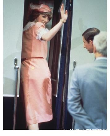 服装|黛妃穿搭为何经典?一次看懂英国皇室穿衣逻辑