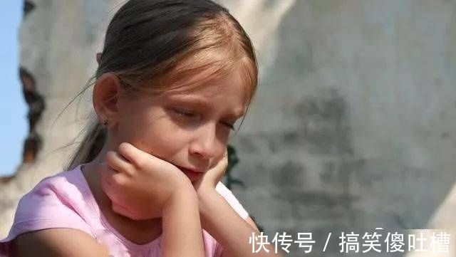 小孩出現(xiàn)撞頭、咬指甲、撕嘴皮等行為,媽媽一定要警惕了