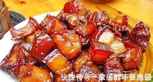 做红烧肉，加水炖不正确，难怪不香还油腻，大厨教你秘制做法，香