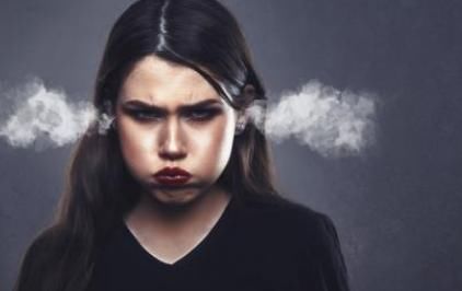 肝脏不好,未老先倒!3大伤肝行为很多人都在做,50岁后更要注意