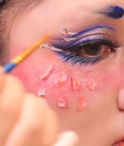 宠粉博主仿妆“粉丝手稿”,开始被手稿逗笑,最后难以置信