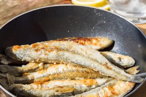 炖鱼汤|煎鱼要想不破皮,就不要直接下锅,多加2步,鱼皮不破不粘锅