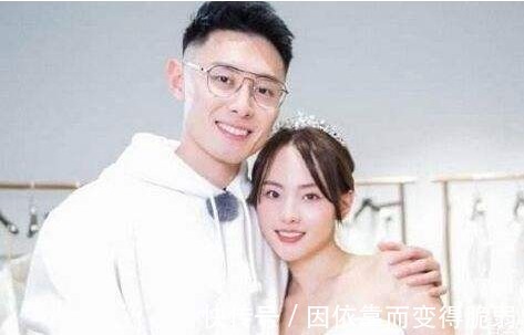 买超早在四年前就上过真人秀，豪掷百万办婚礼，张嘉倪却并未露脸