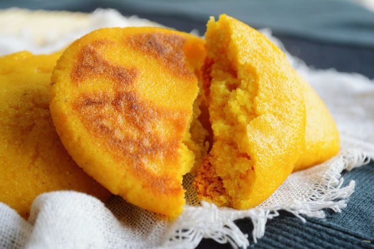 自制玉米饼，多吃粗粮对身体好，做法简单，香甜可口