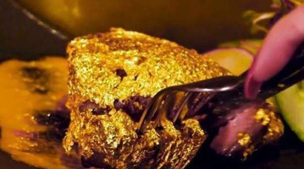 顾客|撒盐哥的“黄金牛排”有多奢侈,顾客花天价体验,结账时就反悔了