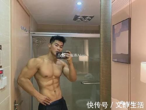 学生时代|22岁“小鲜肉”脱衣秀身材,白巧克力腹肌有点可!