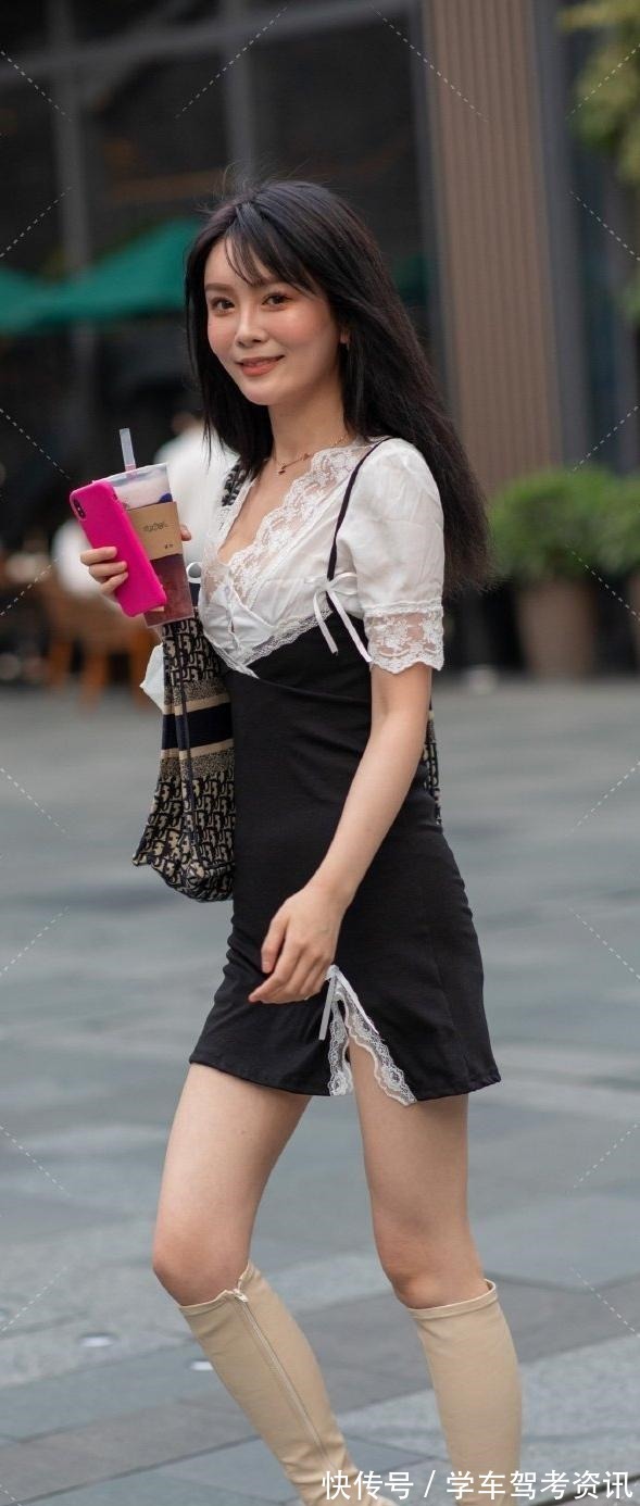 搭配 束腰贴身的连衣裙,选择合身的裙型,减龄单品!