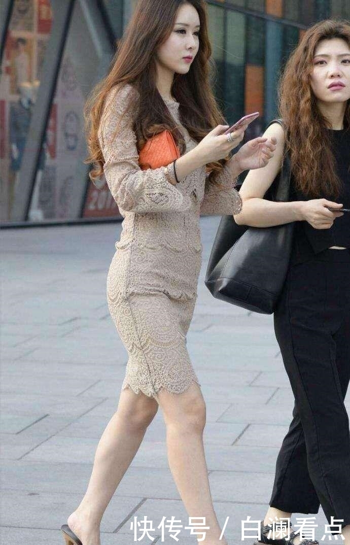 街拍: 蕾丝装的性感, 黑色显瘦的身材, 凸显美女傲人身姿!