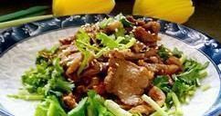 孜然炒肉,和馒头夹在一起吃,好吃到停不下来