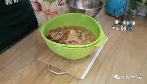 花草养不活,放点香蕉皮,打鸡血一样疯长!