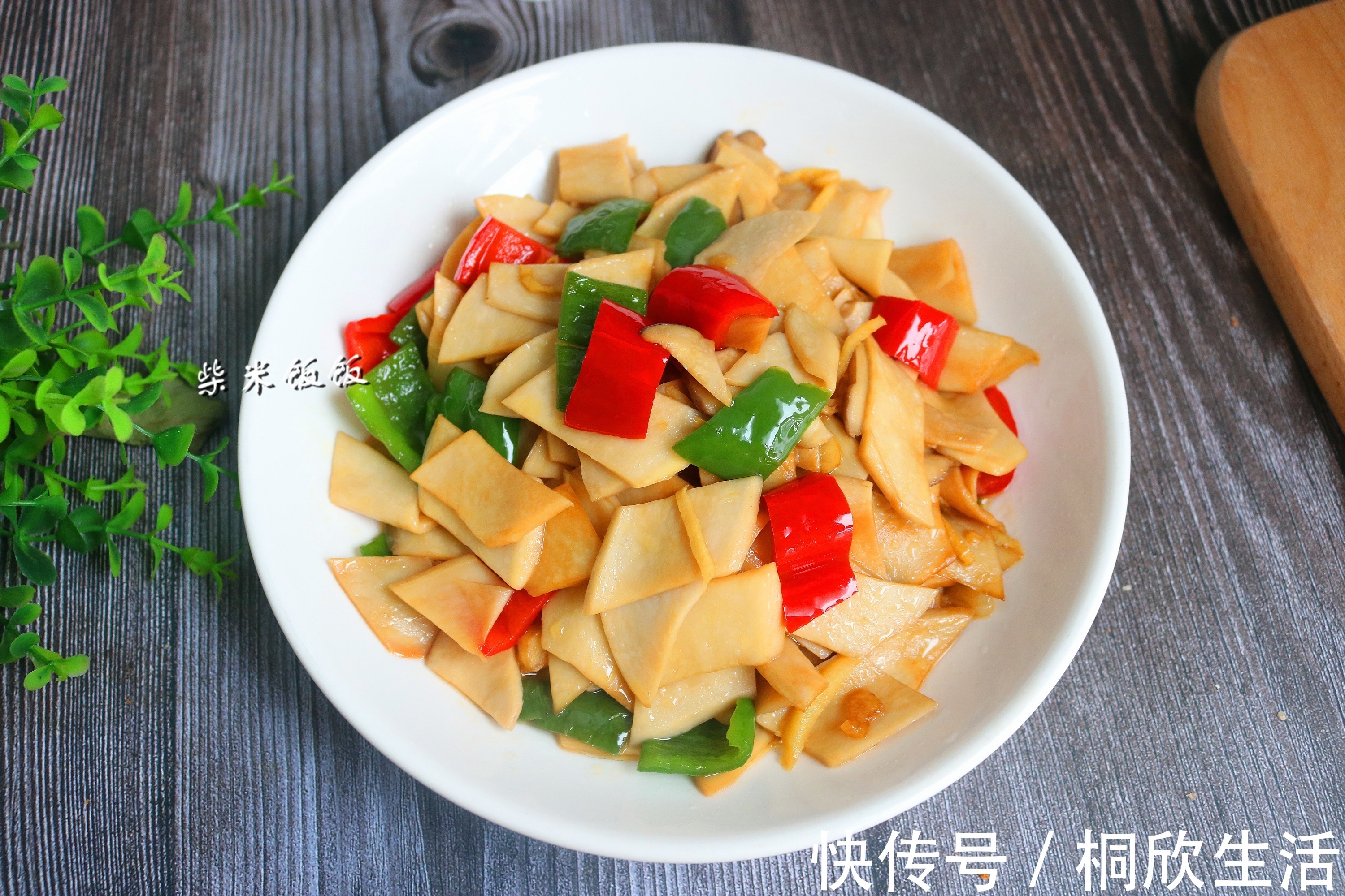 鲜香|杏鲍菇这样炒，不放肉也鲜香，我家两天炒一次，上桌就光盘