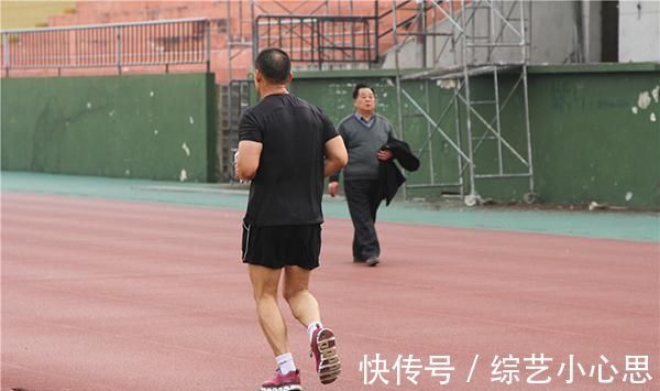 跑步|50岁后经常跑步,是养生还是伤膝?56岁男子用自身经历,给出答案