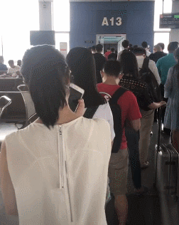 |搞笑GIF趣图:趁房间里没人,带闺蜜彻底的放飞自我