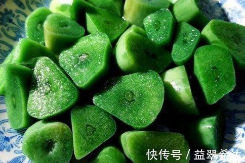 冰糖|腌制腊八蒜应该这样做,只加醋就错了,再加点“它”蒜瓣更脆更香