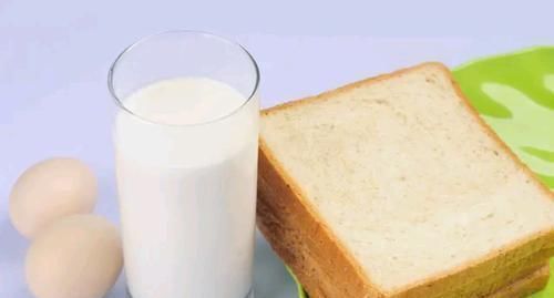 失眠|中老年人掌握正确喝奶方法,预防骨质疏松,帮助睡眠,保护心血管