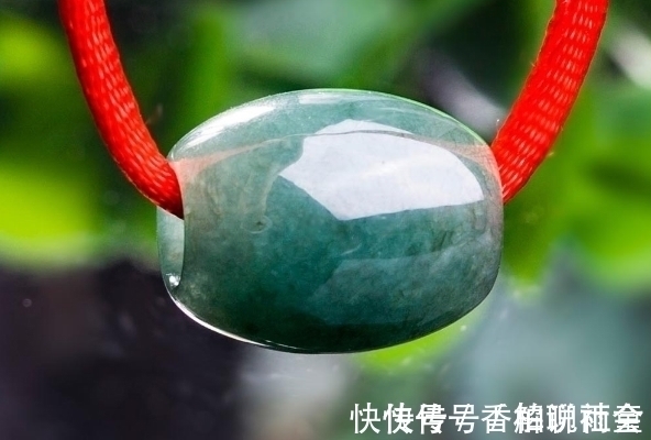 饰品@到底能不能佩戴翡翠洗澡?不要再问了,再不知道答案你就有问题了