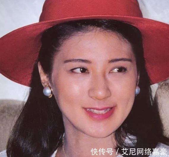 崇拜|多次被评为最美王妃的她,也是皇室的“金丝雀”,深受崇拜与非议