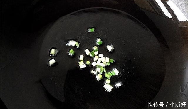 上桌|炒豆芽换个做法,鲜香美味,非常下饭,很快就能上桌