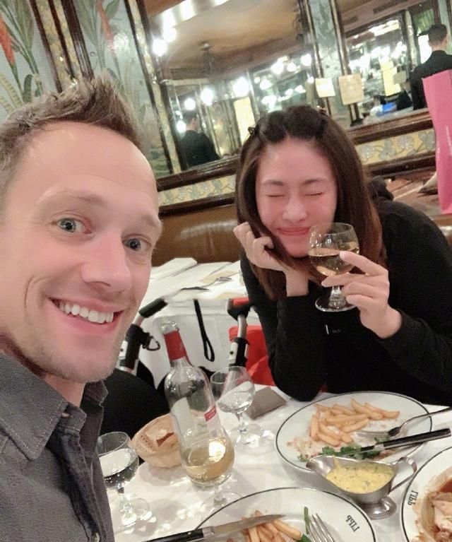 异国他乡|女排名将携家人拜年!混血女儿像极了美国老公,年夜饭吃中国菜