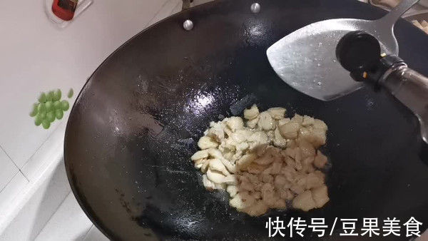 肉卷|学会牛蛙爆炒黄金肉卷，解锁正宗味儿