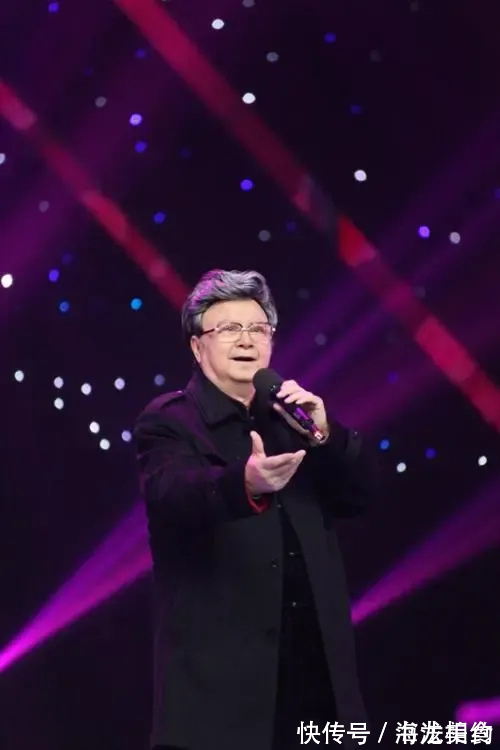 尹秉绶@胡松华的书法可不是闹着玩的,隶书整齐划一,行书奔放自由,惊艳