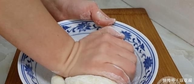 面团|面粉别炸油条了，教你这样做，比烤的简单，比面包香，孩子都爱吃