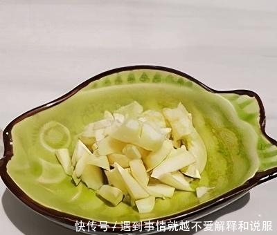 步驟|一道非常不錯的開胃下飯菜：油豆角燜五花肉，嘎嘎香！