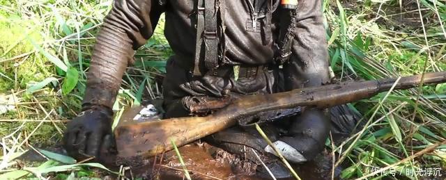 发现|有狙击步枪和子弹,俄罗斯一沼泽地中发现大量二战遗留物!