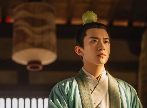 爱豆|不甘心做流量爱豆，踏实演戏不撕番却被内涵，王一博比肖战更难