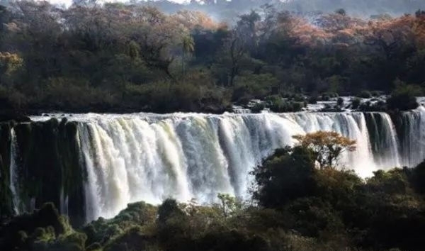 瀑布|世界上最长的瀑布群在哪里？基桑加尼瀑布群
