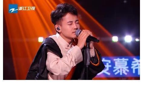 为何伍珂玥能大比分赢才旺罗布?看了专业评审的微博,找到答案