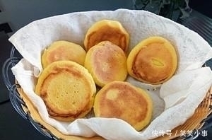 平底锅|玉米面新吃法,一碗熟油,筷子一搅,这样做出锅就被抢光