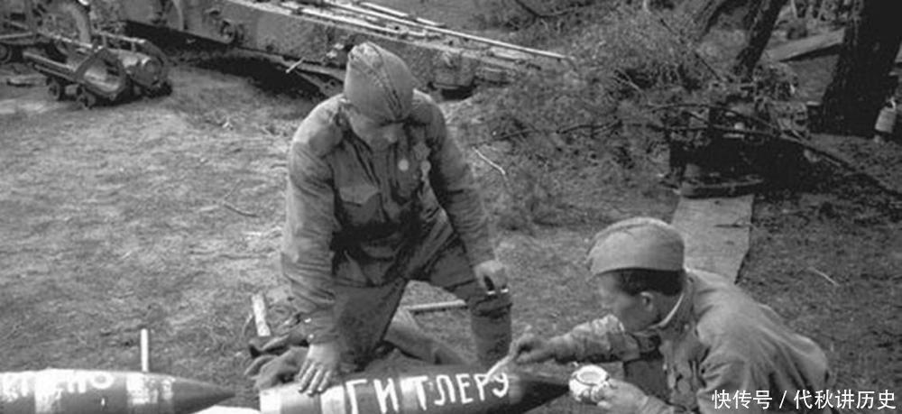 犹太人|二战老照片:被放的犹太人见到德国人就打,以发泄愤怒