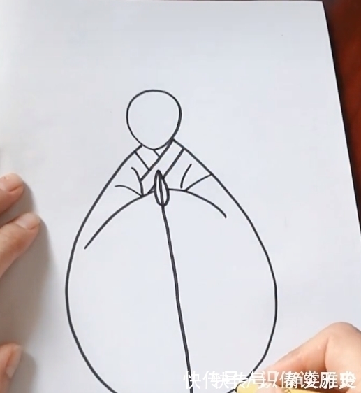 简笔画!美术生作画神脑洞,开始像大白,接着是瓢虫,看到成画懵圈了