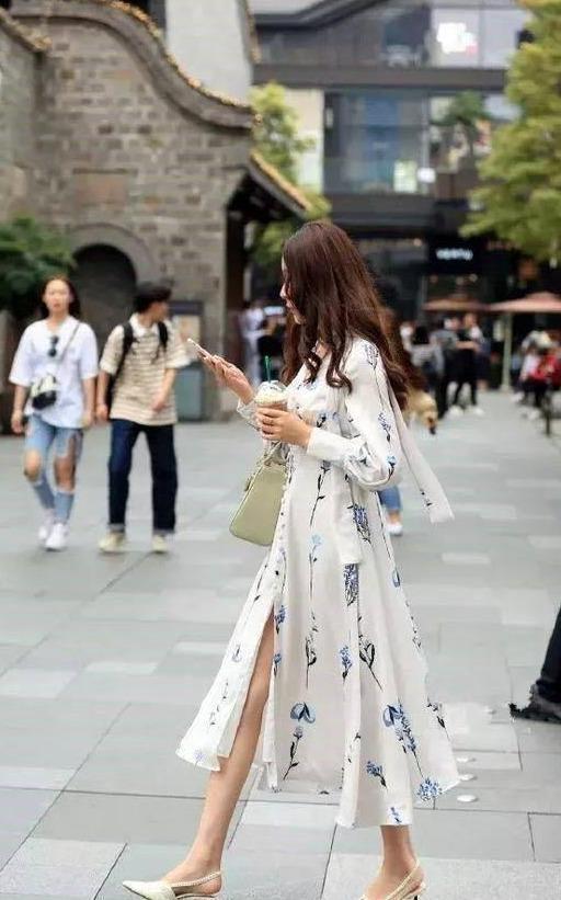 街拍|街拍美女：活力满满的小姐姐，漂亮时尚的搭配充满精致美感