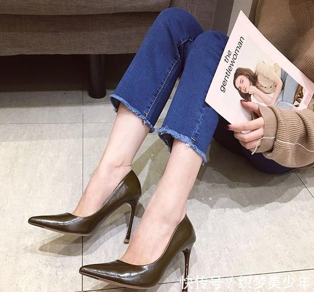 时尚|小尖黑色高跟鞋散发出女性的优雅气息