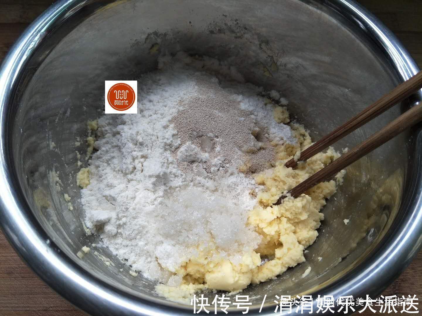 玉米饼，教你一招，比城里卖的蛋糕还要好吃，儿子一下吃了5个