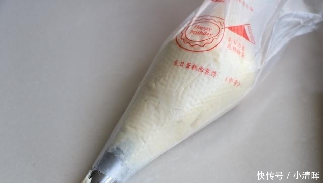 简单几步，教你在家做曲奇饼干，又酥又脆比买的好吃，特别解馋