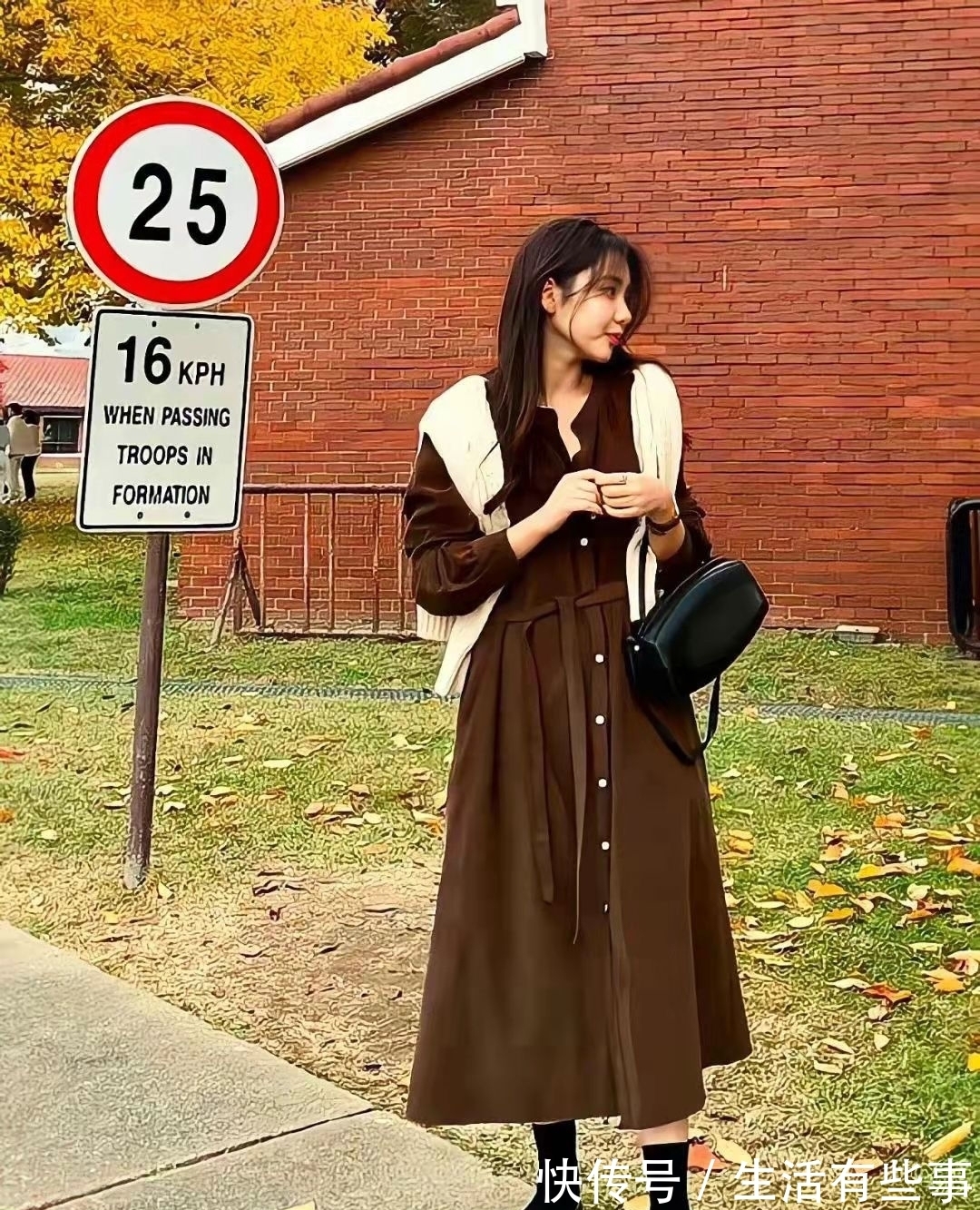 减龄 冬日温柔风搭配太减龄,清新柔美又养眼,成熟女人必备的时尚穿搭