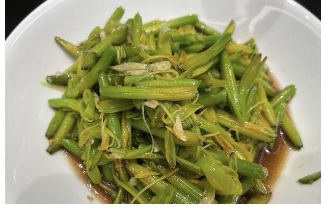 河南人|小岳岳又晒晚餐了，饺子如约而至，6万多人点赞，这饭菜很接地气