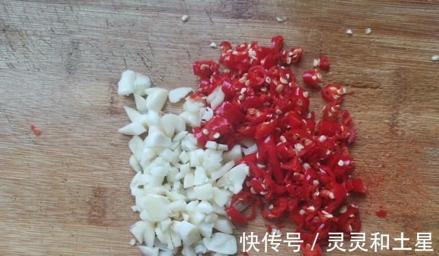 夏日|夏日吃饭没胃口，油淋小青菜这样做，瞬间吃光光！
