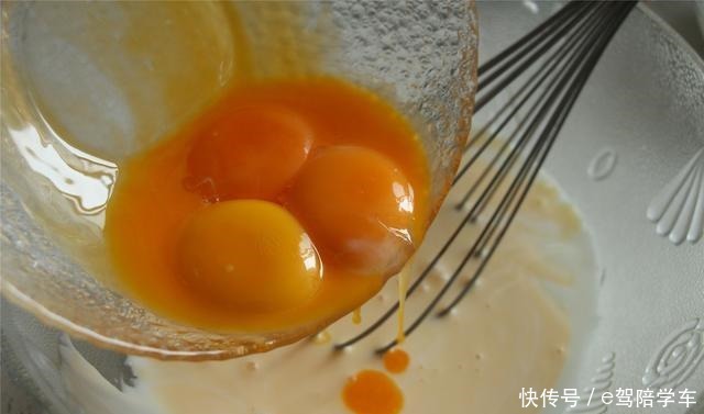 不开裂不回缩的酸奶蛋糕,注意2个细节,你也可以完美驾驭