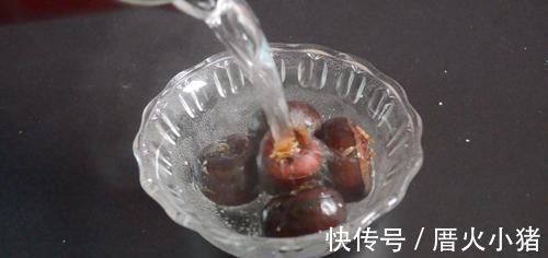 荸荠去皮原来这么简单,教你新办法,轻松剥出完整荸荠,太实用了