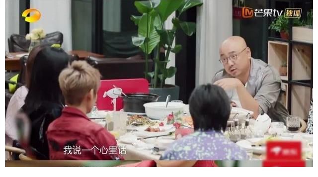 章娘娘|当年蹲在张国立脚边说话，宁静表情谄媚，一旁的章子怡满脸不屑？