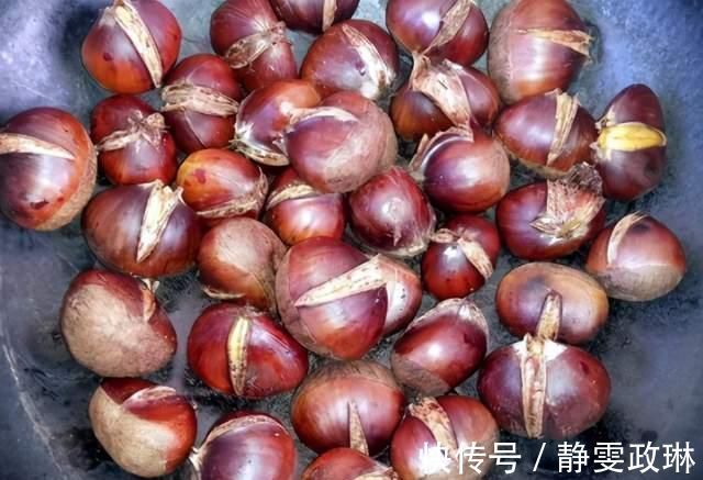 板栗好吃不易剥皮?学会1招窍门,不留绒毛不伤手,快速剥皮