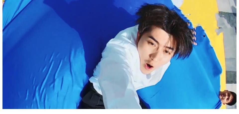 蔡徐坤|苗苗《奔跑吧》出场时，蔡徐坤带头起身欢迎，宋雨琦却慢慢悠悠？