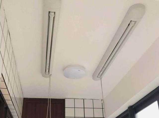 阳台|阳台和客厅打通后,衣服晾哪里?5种办法解决,让你不再困扰!