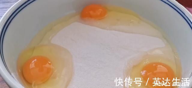 香甜|1碗糯米粉，3个鸡蛋，手不沾面，筷子一搅，软糯香甜，比蛋糕好吃